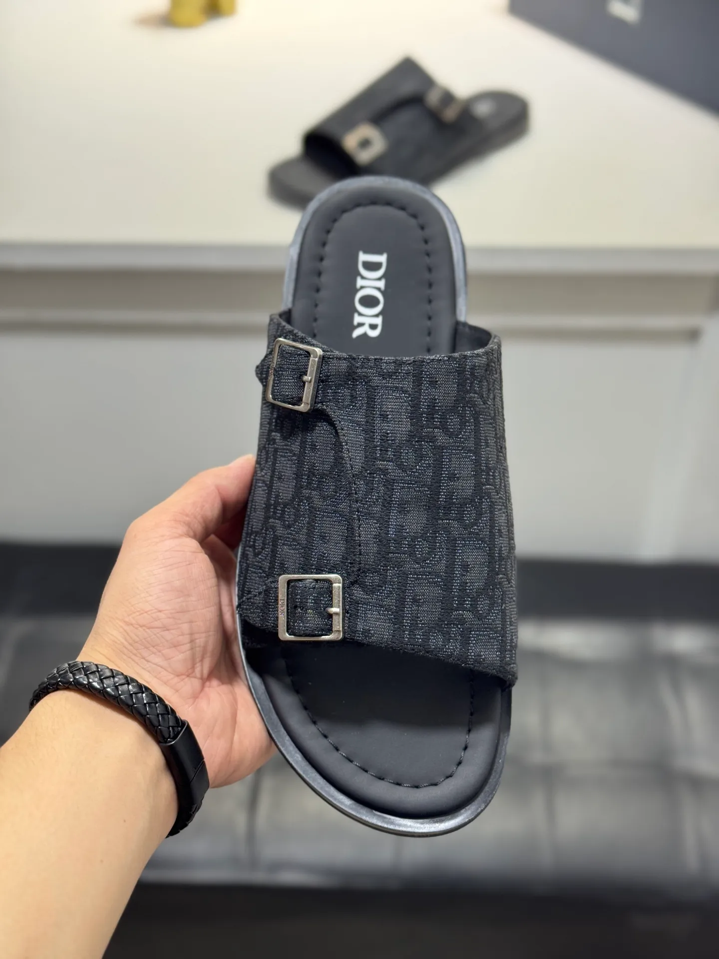 Men's men's shoes 💰320 [New style] 🦇🦇𝐂𝐡𝐫𝐢𝐬𝐭𝐢𝐚𝐧 𝐃𝐢𝐨𝐫 Dior slippers - the latest hot sandals, classic sandals, original replicas, super durable and versatile, cowhide leather with hardware accessories, very comfortable on the feet Look slim and white. Original molded outsole size: 38-44 (.45. Customized